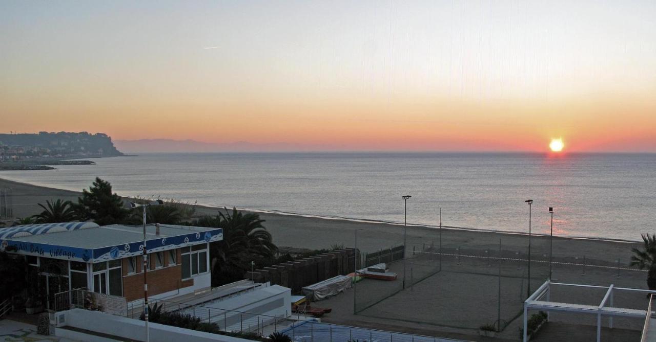 Ferienwohnung House By The Sea Albissola Marina Exterior foto